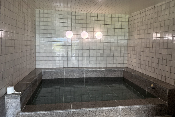 水風呂 4名がゆったり入れます